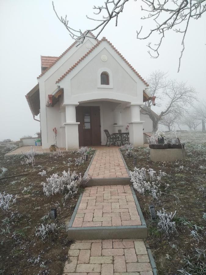 Casa Beata Villa Lesencetomaj Exteriör bild