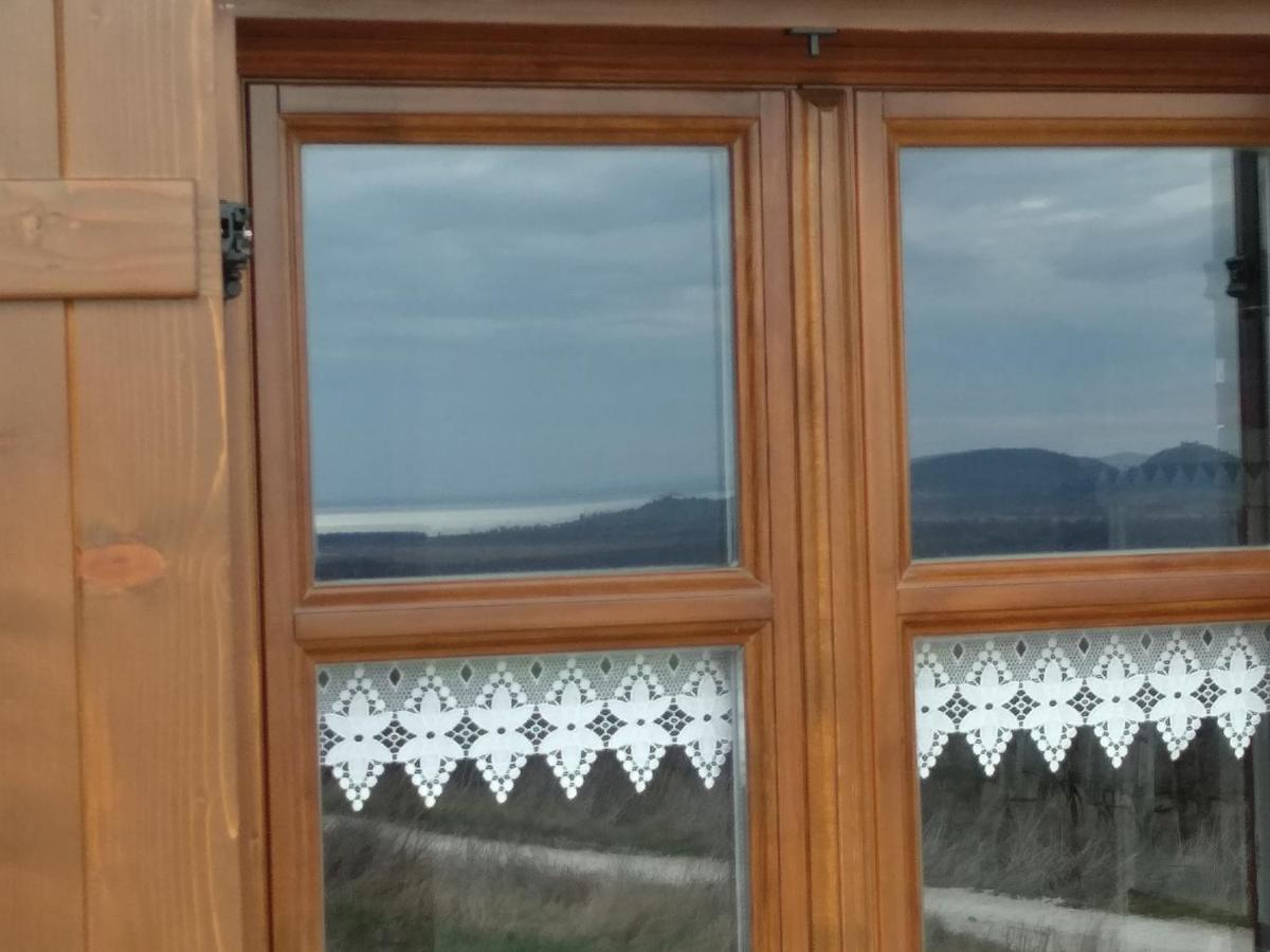 Casa Beata Villa Lesencetomaj Exteriör bild