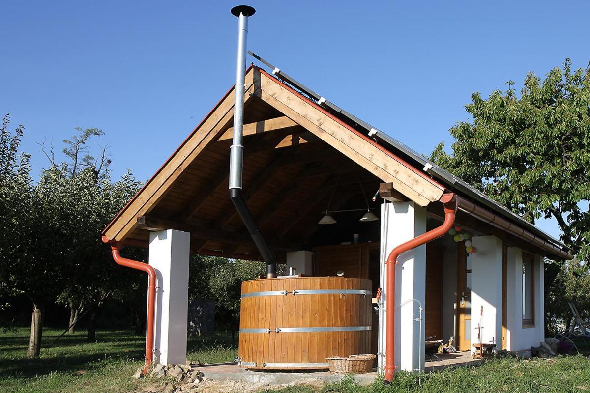 Casa Beata Villa Lesencetomaj Exteriör bild