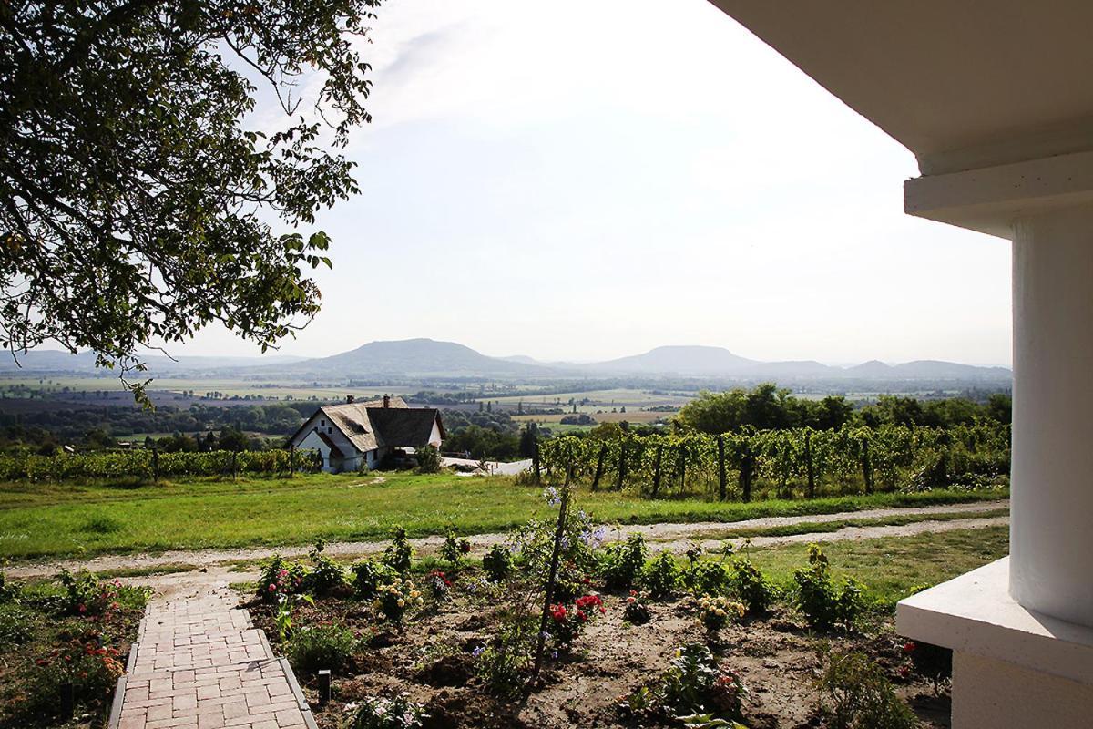 Casa Beata Villa Lesencetomaj Exteriör bild