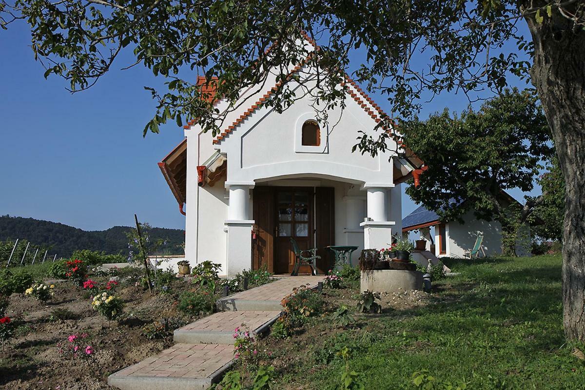 Casa Beata Villa Lesencetomaj Exteriör bild